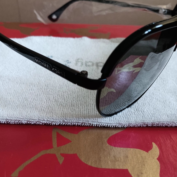 Michael Kors  Borden Pilot Sun Shades - Picture 7 of 16